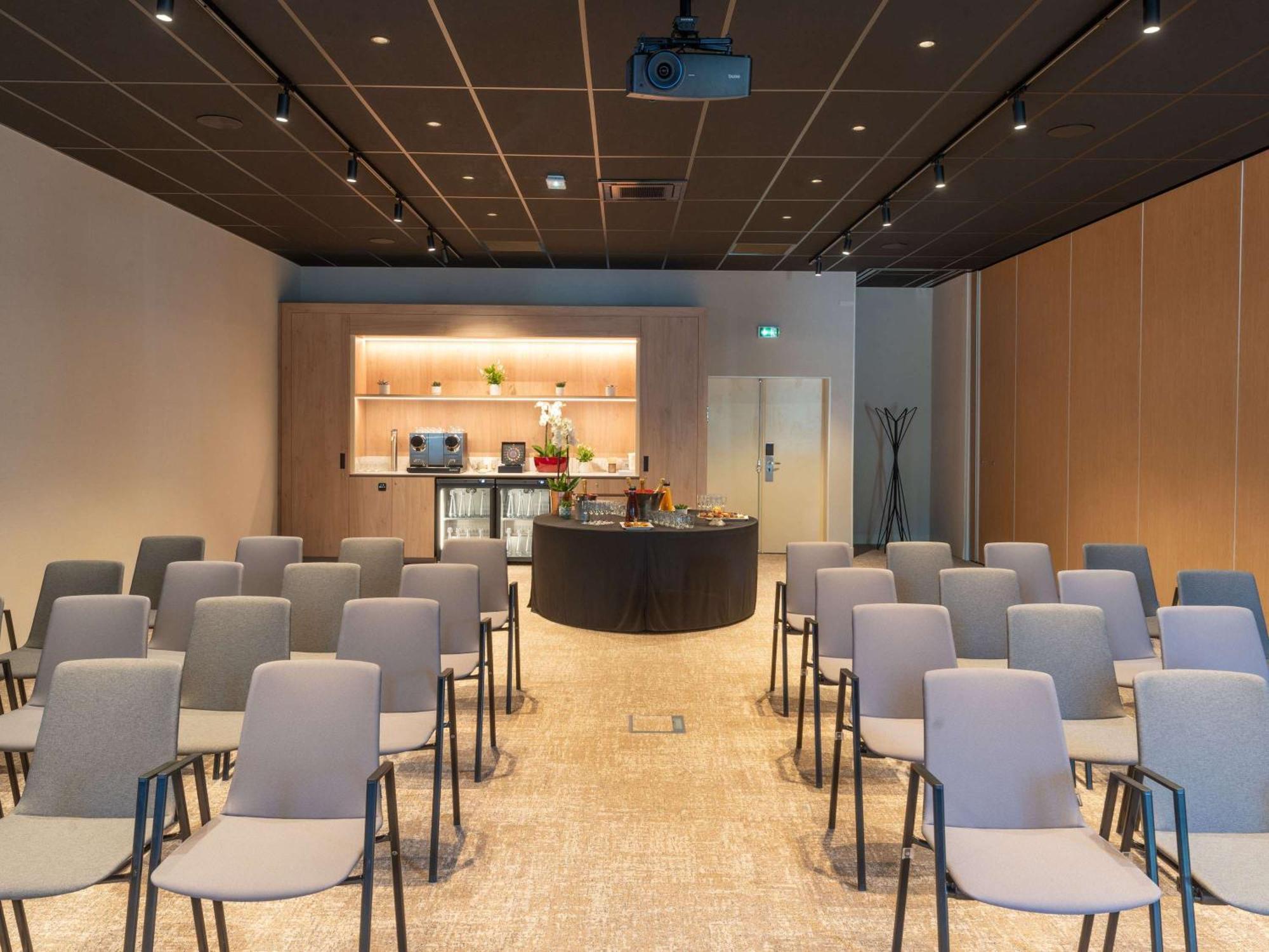 Novotel Angers Lac De Maine Ngoại thất bức ảnh