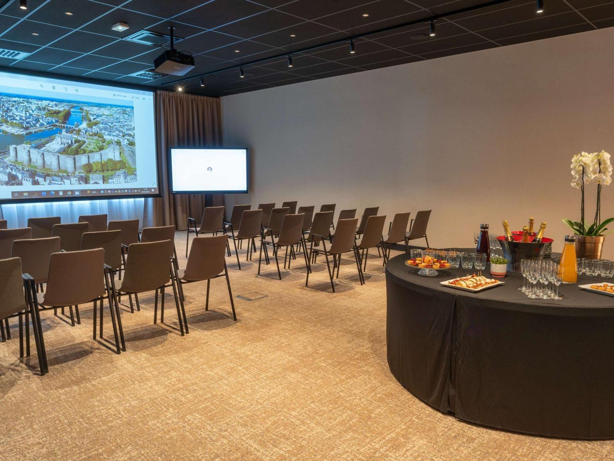 Novotel Angers Lac De Maine Ngoại thất bức ảnh